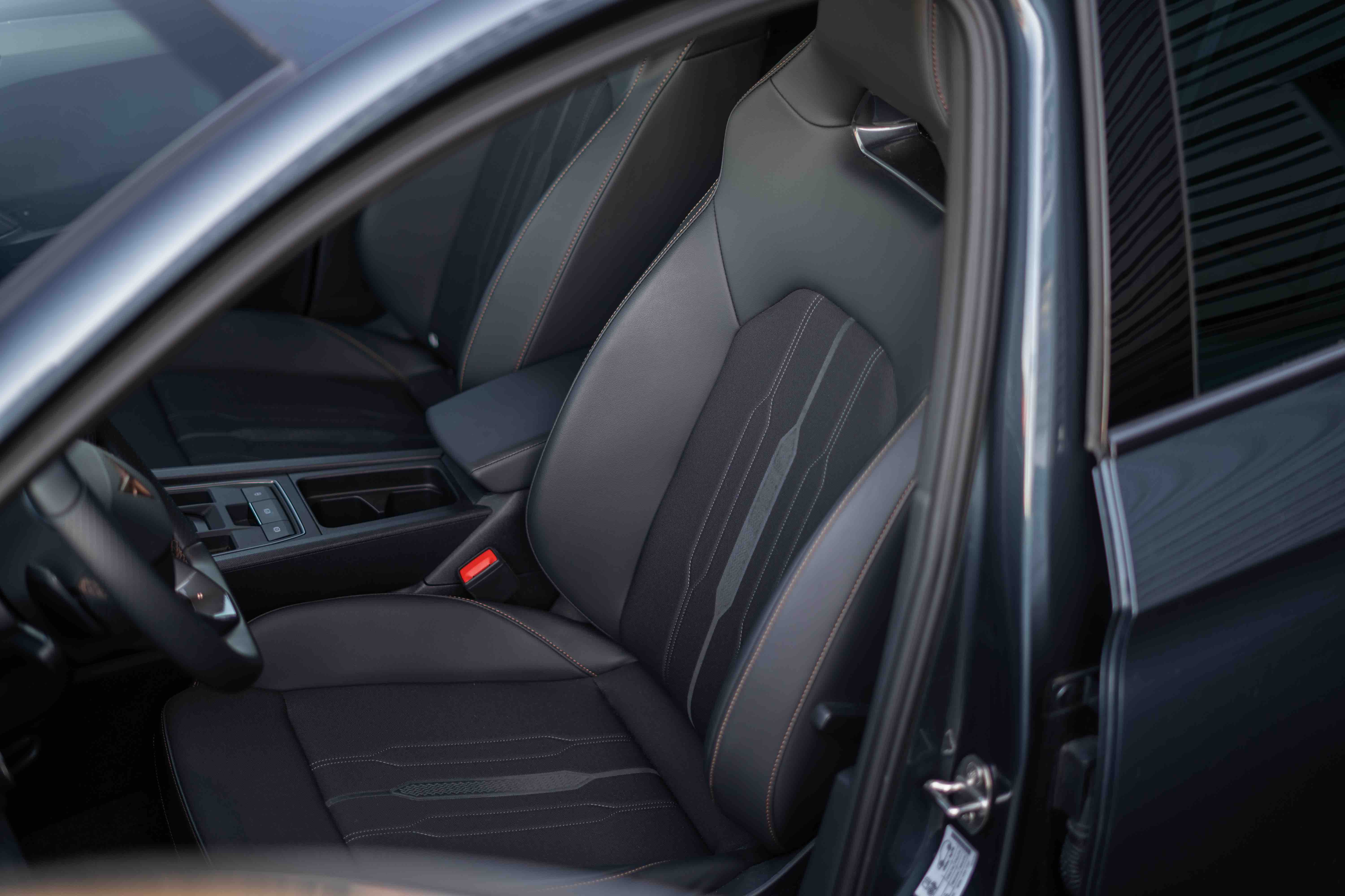 CUPRA LEON (2) 2.0 TSI 300 DSG7 VZ