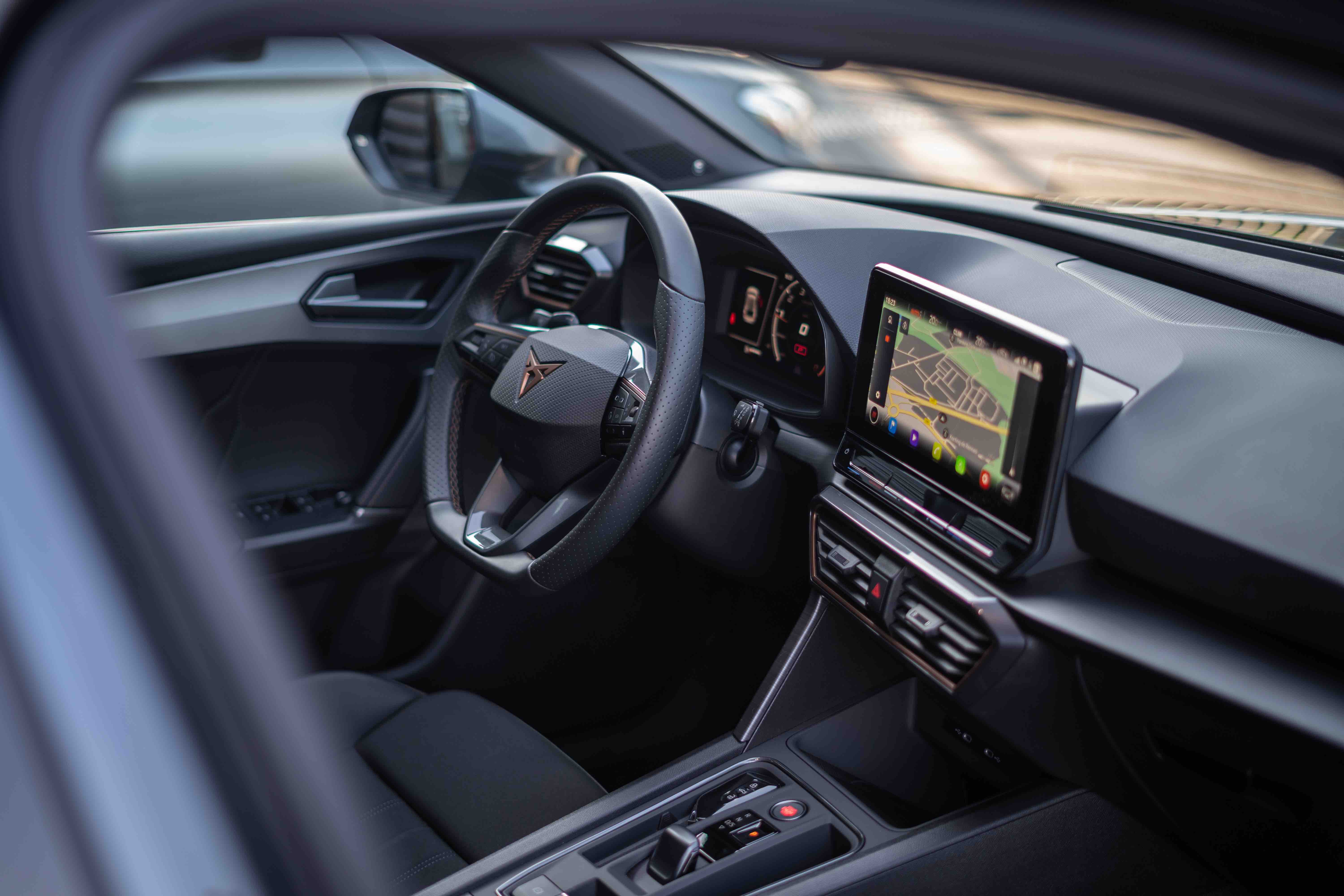 CUPRA LEON (2) 2.0 TSI 300 DSG7 VZ