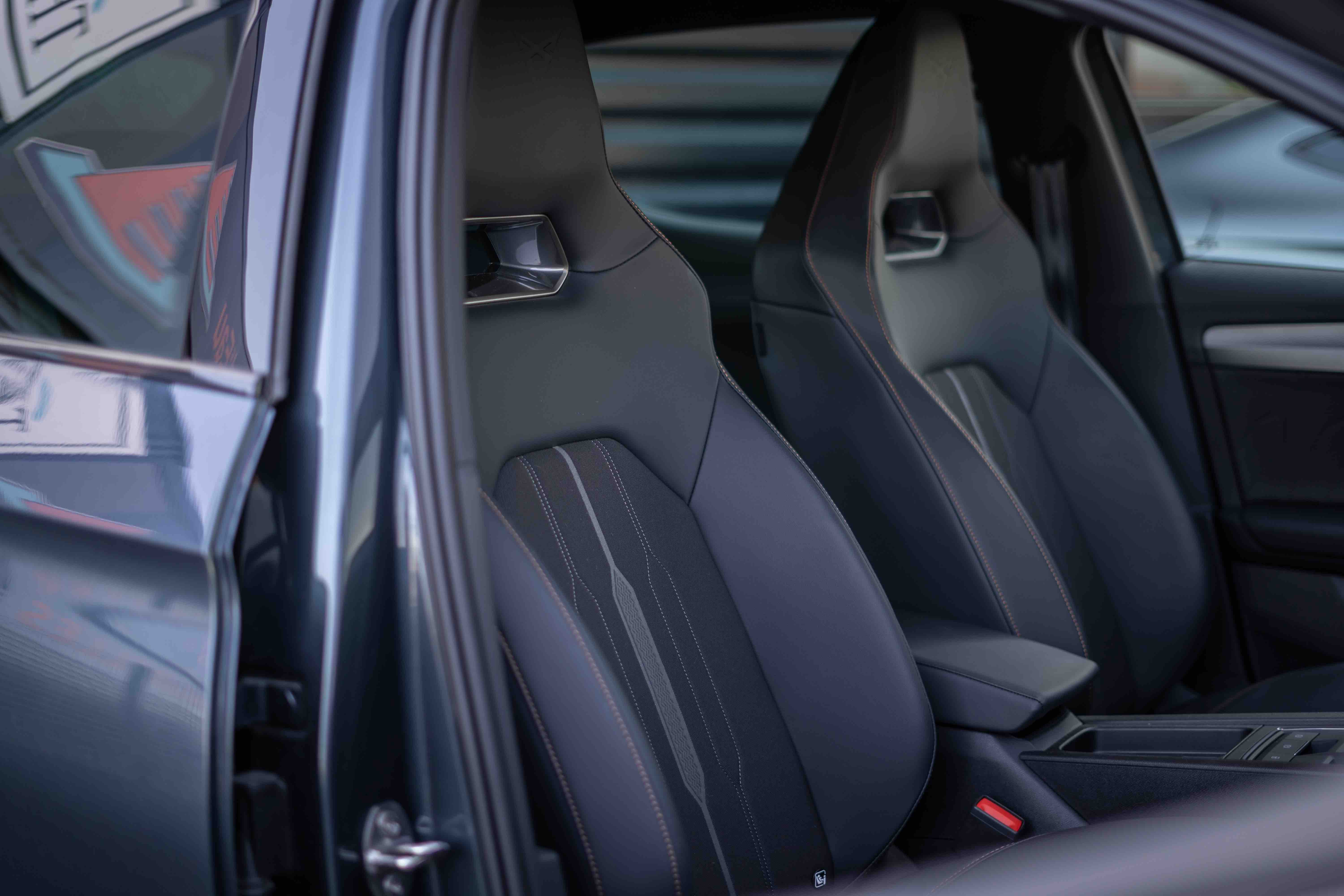 CUPRA LEON (2) 2.0 TSI 300 DSG7 VZ