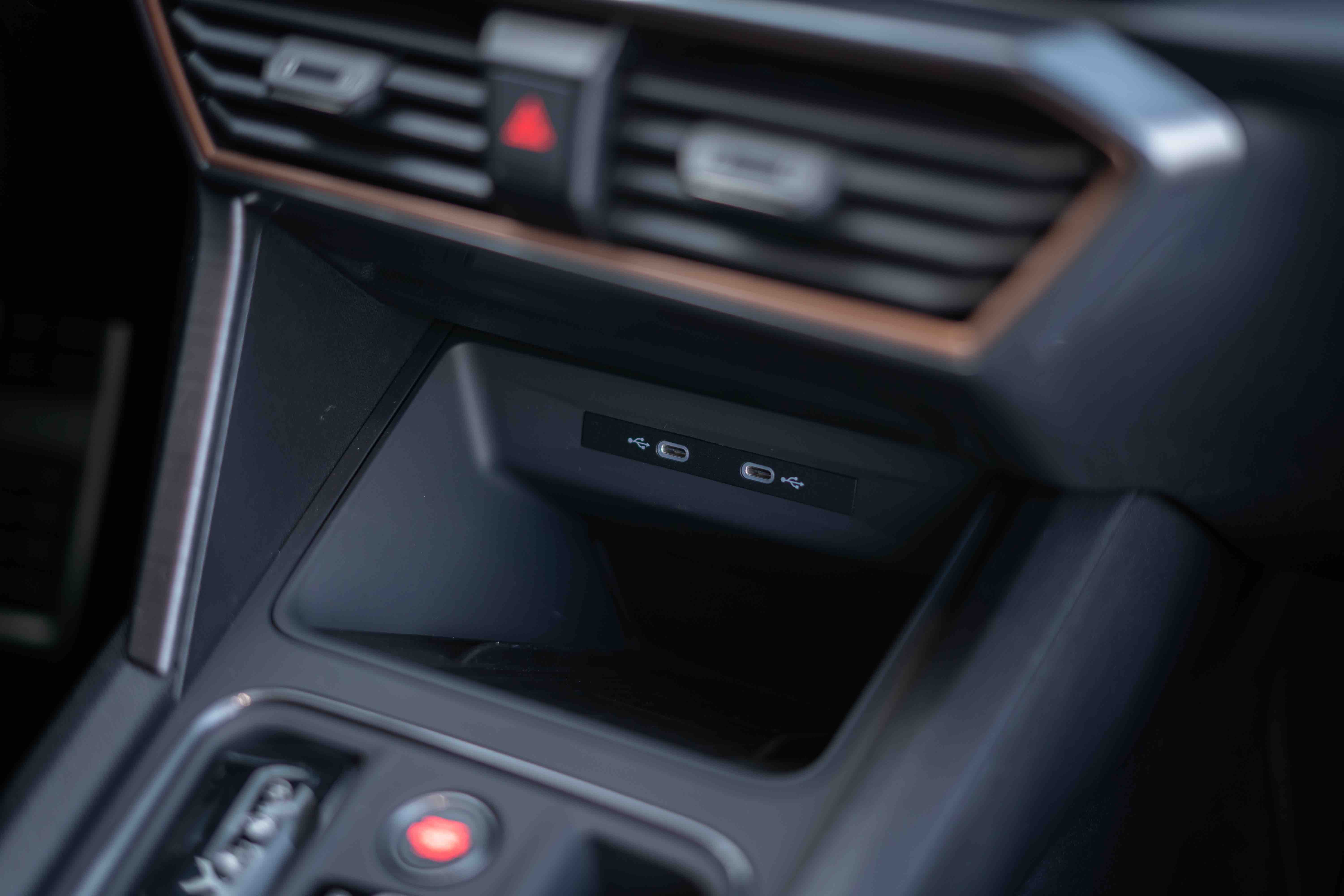CUPRA LEON (2) 2.0 TSI 300 DSG7 VZ