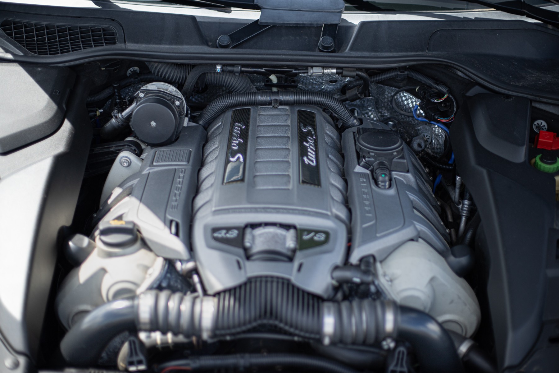 PORSCHE CAYENNE II 4.8 V8 TURBO 550 S TIPTRONIC