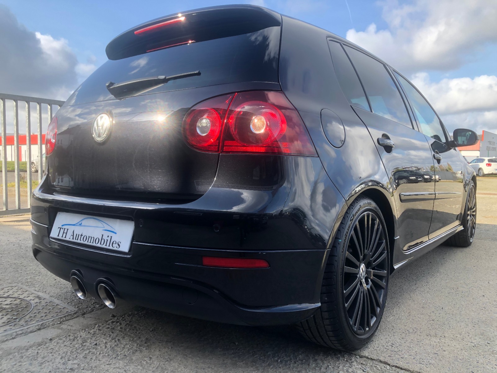 VOLKSWAGEN GOLF 5 R32